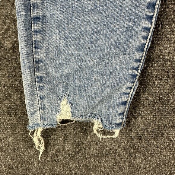 Levi's Women's Skinny Jeans in Light Blue - Picture 4 of 10